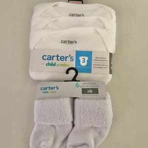 NWT Carter’s 100% Cotton onesies & 6 pack of socks, 0-3 months